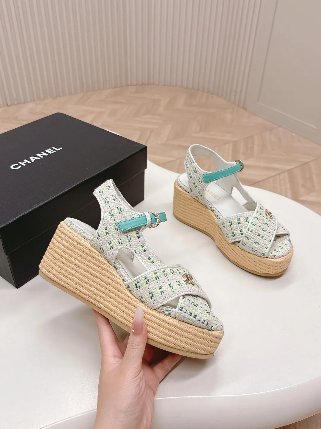 👟👟Ex-factory price 600👟👟 CHANEL Chanel 2025 new sandals and slippers series classic series every style is great rhombus platform sandals and slippers elegant and noble comfortable and versatile upper: sheepskin, woven cloth foot pads: sheepskin sole: rubber outsole size: 35-40